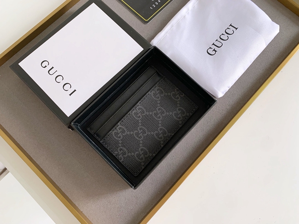 グッチ財布コピー背面デザイン